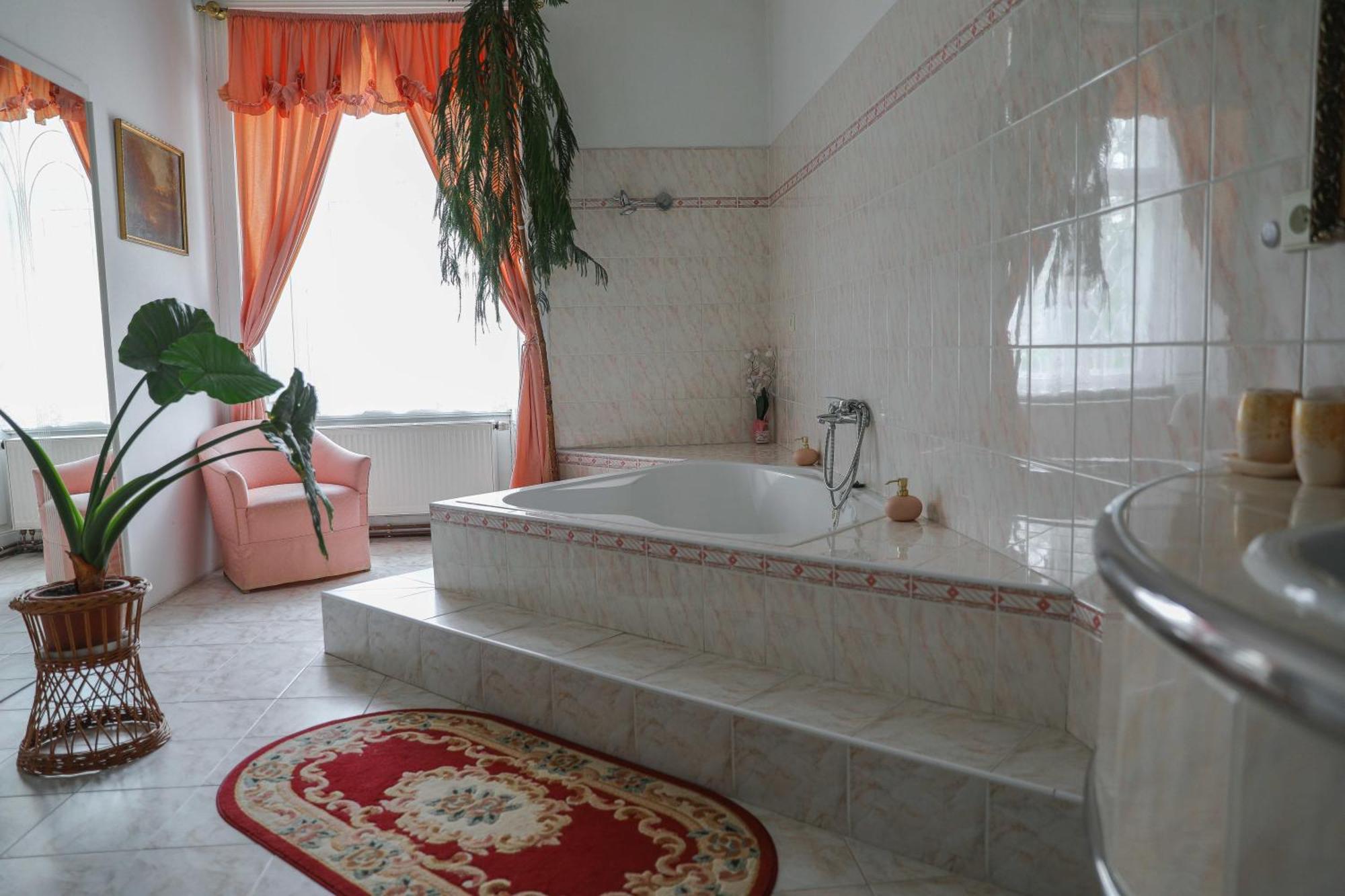 Zamek Usobi Apartment Екстериор снимка