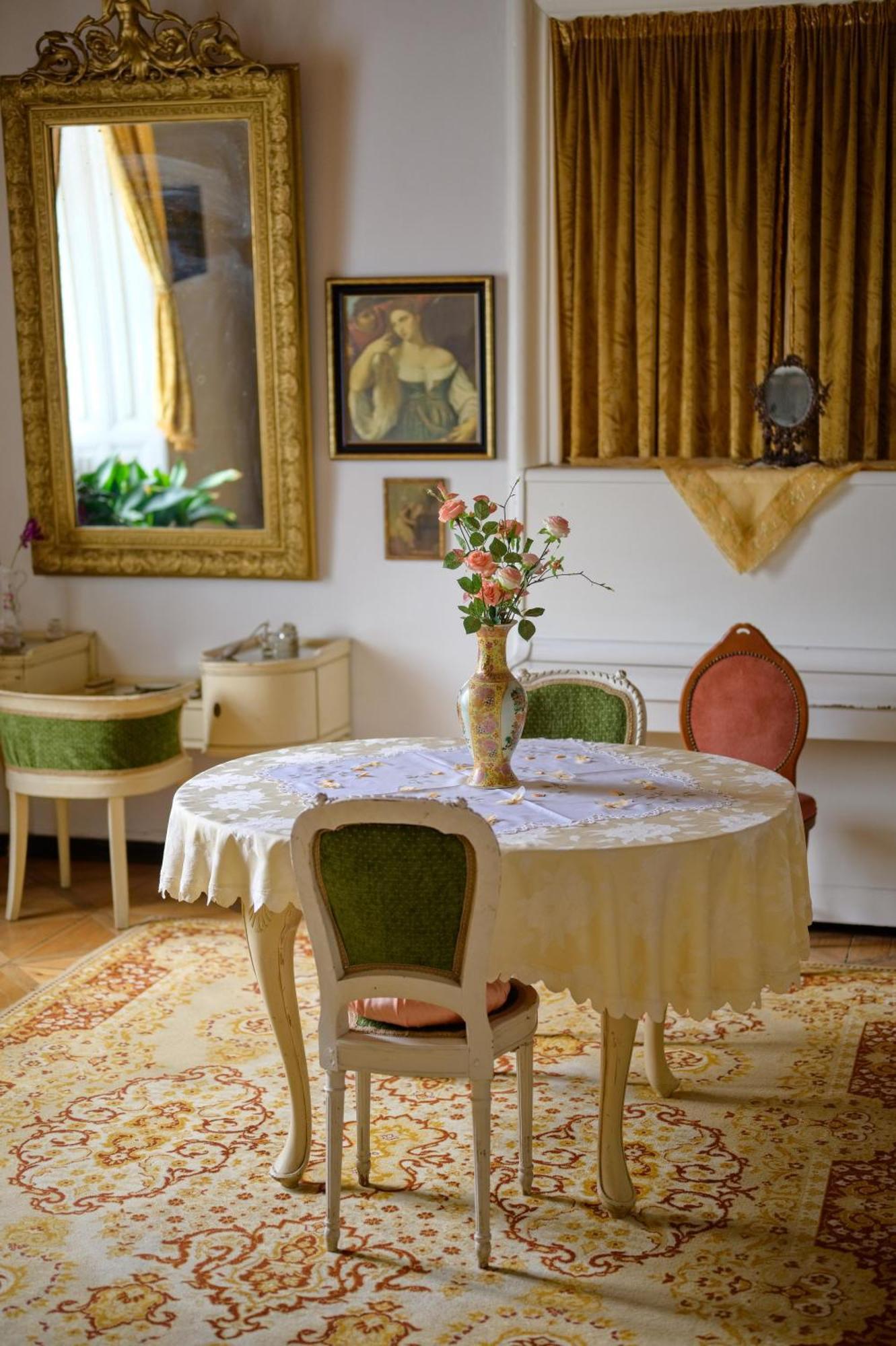 Zamek Usobi Apartment Екстериор снимка